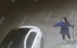 加油后跑单？违反治安法还是民事纠纷？316安徽蚌埠无牌奔驰事件(加油奔驰加油站工作人员民事纠纷)