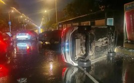 项城：车祸无情人间有爱(车祸人间儿子雨夜雨水)