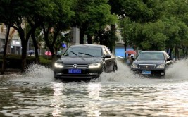 不知水深浅别轻易下水！(涉水车辆积水金融界制动)