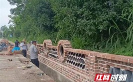 娄星区杉山镇：整治路域环境 扮靓乡村公路(整治公路环境山镇沿线)