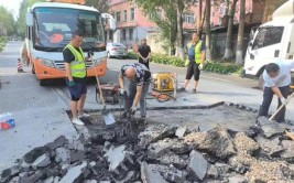 40年经验老师傅上路维修 电瓶车也有24小时道路救援(电动车救援维修道路服务)