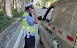 紧急！东莞交警正严查！车上有这些赶紧拿掉…(交警严查车上赶紧拿掉)