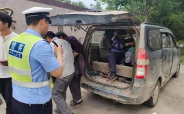 车上两人不幸当场身亡(超车两人面包车一辆发生)