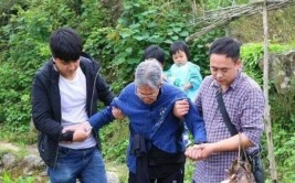 花26万元在大山里建“活人墓”(万元活人老人大山里墓室)