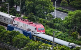 湖北宜都探索铁路绿色运输模式——货运列车驶上低碳路(列车铁路货运有限责任公司充电站)