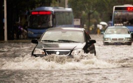 雨水中的挣扎：长沙百万新能源车主的无奈之痛 昨日(新能源车主汽车之痛雨水)