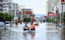 汕头谷饶镇：沿街商铺大多已重开 官兵24小时穿梭救援(救援群众灾区记者受困)