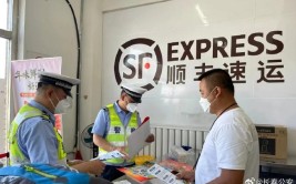 漯河：补证车主在外地 民警电话指导操作 | 春季守护行动(车主仿宋民警办理交警)