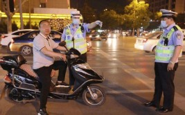 为什么安装后好呢？交警给出正确答案！(安装交警电动汽车车主后视镜)