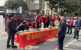 米东区：小修小补该找谁？ 家门口的社区“乐修团队”来帮忙(东区小修电饭锅社区家门口)