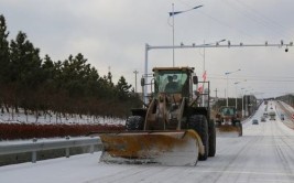 蓬莱区国省道干线公路雪后恢复基本完成(防滑降雪公路中心路面)