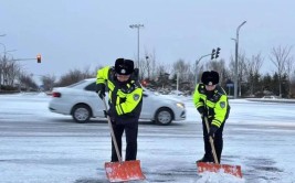 萍乡交警浴“雪”奋战用爱筑就雨雪冰冻天气百姓平安路(路段民警交警天气结冰)