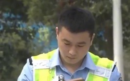 骑车找车？这操作让人摸不着头脑！民警解开谜团……(民警王师傅摸不着头脑让人夜宵)