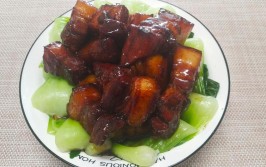 燕子红烧肉贴饼子犒劳，一家人吃得香(贴饼子红烧肉庄里轮毂犒劳)