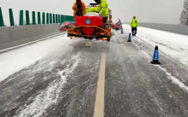 贵阳公路管理局：以雪为令 抗凝保畅(凝冻公路撒布管理局路段)