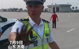 济南交警帮忙修车，司机发视频感谢(交警司机抛锚修车货车)