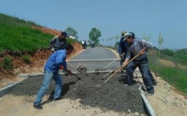 存在安全隐患，官方：将重修拓宽(坑洼重修道路安全隐患拓宽)