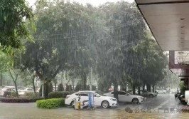 大雨淹了自家车如何理赔？这些“锦囊”请收好(车辆保险公司维修理赔水车)