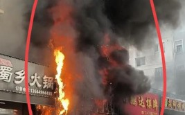 炸了！电动自行车维修时蓄电池爆炸起火(起火电动自行车蓄电池电池爆炸)