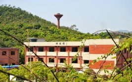 仰恩大学是公办还是民办大学？