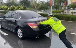 雨҈ 雨҈ 雨҈ 来袭！运城公安“警”急守护！(公安守护来袭车速超车)