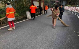 马路上办、马上就办——重庆以“马路办公”推动城市“细管、众管、智管”(马路办公城市城市管理新华网)