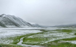 晚穿皮袄，午穿纱，在多伦湖遭遇第一场雪，零下6度(皮袄草原零下自驾一场雪)