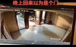 不小心撞上玻璃门，妈妈冷眼旁观(玻璃门孩子单车妈妈撞上)