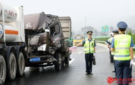 高速交警：货车司机不仅要受处罚，还要承担修理和清障费(交警货车司机铁片辆车)