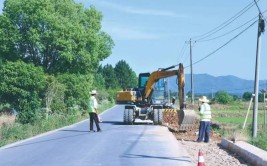 邢台平乡10公里道路改造施工一年停工一月 交通局：3天完工(田庄路段停工村民农忙)