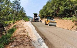 【道路改造】关注民生 加班加点——扶沟县公路事业发展中心负责的多个路段提升改造基本完毕 现已通车(扶沟改造多个路段事业发展)