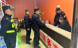 从打击犯罪到为民办事 新警队伍里的“三筒”民警｜五一我在岗(民警打击犯罪检查站检查的是)