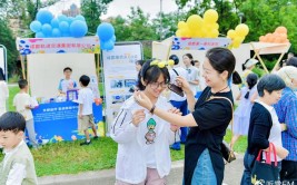 “携手玩转科学”——参加曲靖市科技馆第一届中小学科普视频大赛获奖的学生领奖喽(科技馆科普中小学获奖第一届)