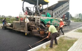 沧口大马路铺设柏油路面(路面柏油翻修铺设大马路)