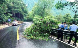 航拍暴雨后的社旗→(降雨辖区路段上站车辆)