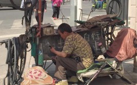 中卫街头这位修车师傅的平凡一天：用技术和热情为顾客解除烦恼(中卫修车师傅自己的菜市场)