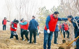 植此新绿 共赴春山 潍坊青州市组织开展爱绿植绿护绿志愿服务活动