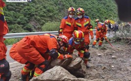 四川马尔康市一村干部在疫情防控一线突发疾病离世(川马疫情离世防控人民日报)