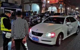 情急之下按下遥控器，排气管声瞬间变正常(排气管交警警官按下思域)