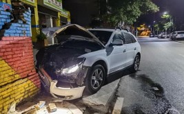 车主怀疑是事故车！4S店：七五折卖他的(车主事故新买怀疑七五)