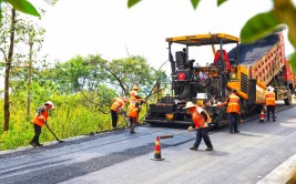 桂西公路发展中心积极推进公路养护市场化改革(养护公路市场化中心发展)