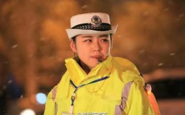 这是属于津城的“雪中浪漫”……安全感爆棚！(女子这是爆棚民警雪中)