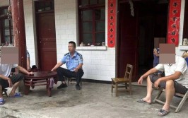 车窗玻璃震碎引纠纷 桐柏民警巧遇解矛盾(民警车门车窗玻璃巡逻)