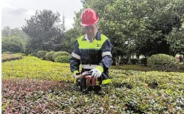 福山公路中心养护巡查人员帮多辆外地车辆解困(巡查公路车辆养护中心)