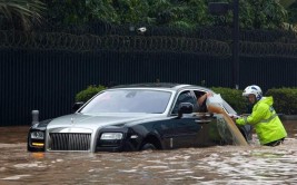 5万的泡水“豪车”值不值得入手？维修师傅：这些叮嘱别忘了！(水车值不值得别忘了维修叮嘱)