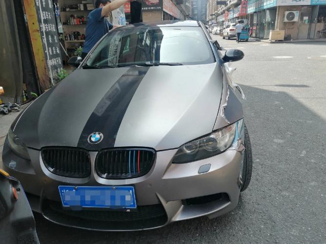 贴坏膜私自补漆处理 消费者查看行车记录仪得知情况(投诉调解贴膜晨报消费者) 汽修知识