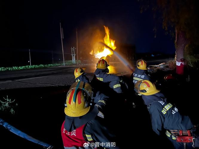 危险悄悄降临……消防立即出动(师傅汽修车头男子消防员) 汽修知识