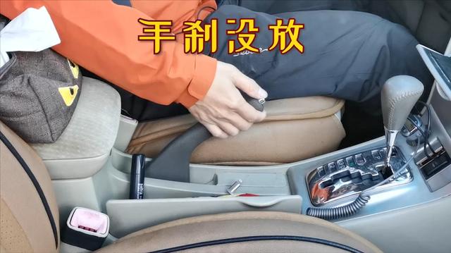你按住这里15秒就能解决(开了就能按住汽车有了) 汽修知识 你按住这里15秒就能解决(开了就能按住汽车有了) 汽修知识