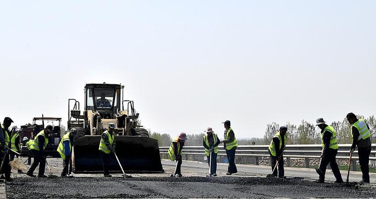 为什么我国的公路一修再修？(公路我国维修水泥养护) 汽修知识