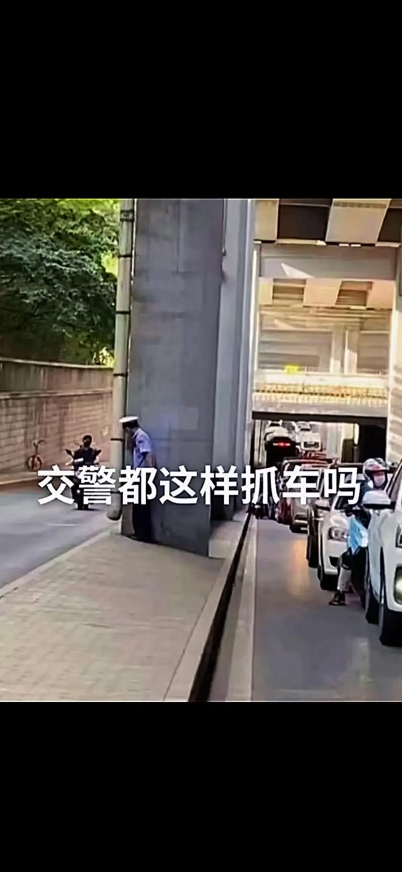 安丘交警及时出手……(护栏路面打滑车辆碎片) 汽修知识